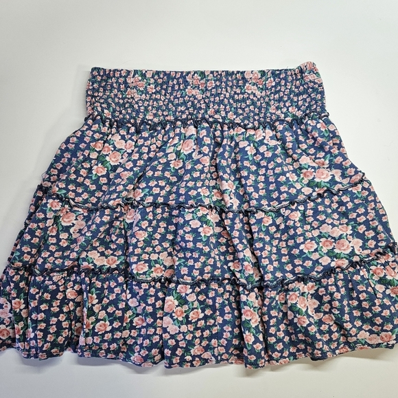 NEW American Eagle Outfitters AE Blue Floral Smocked Mini Skirt Medium - Picture 2 of 5